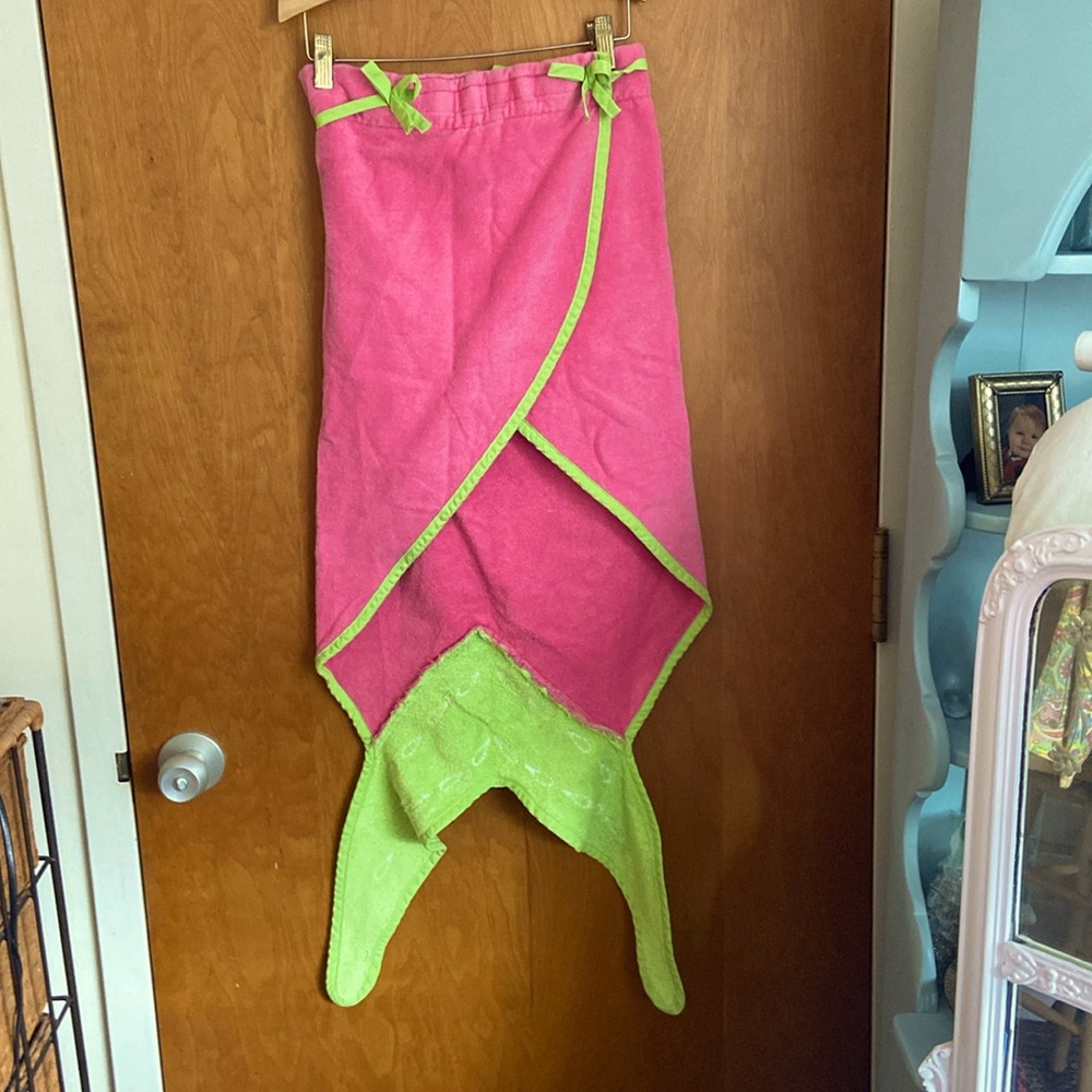 EUC Lands End Mermaid tail towel